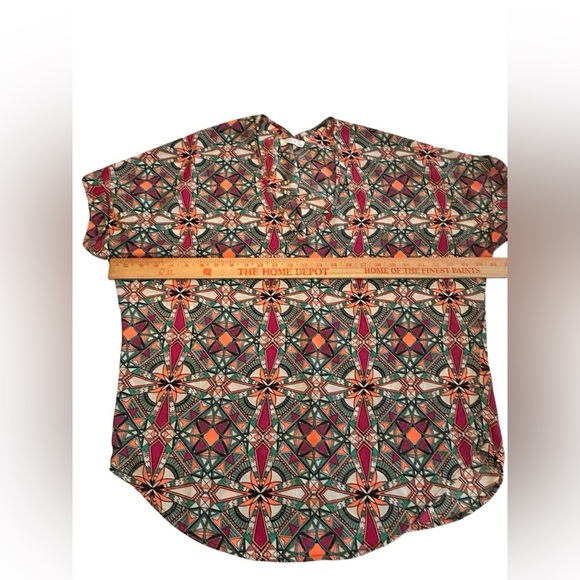 Lush Womens Gray & Multicolored Geometric Pattern Short Sleeve Blouse Size Large - Picture 7 of 9